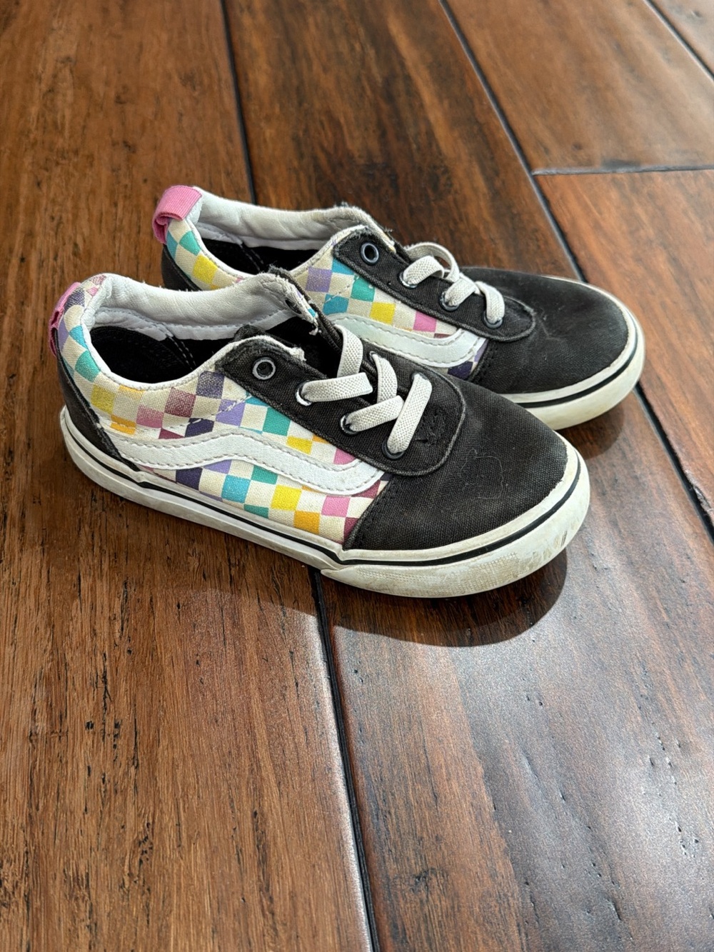Vans Kids Low-Top Checkerboard Sneakers in Black with Pastel Accents